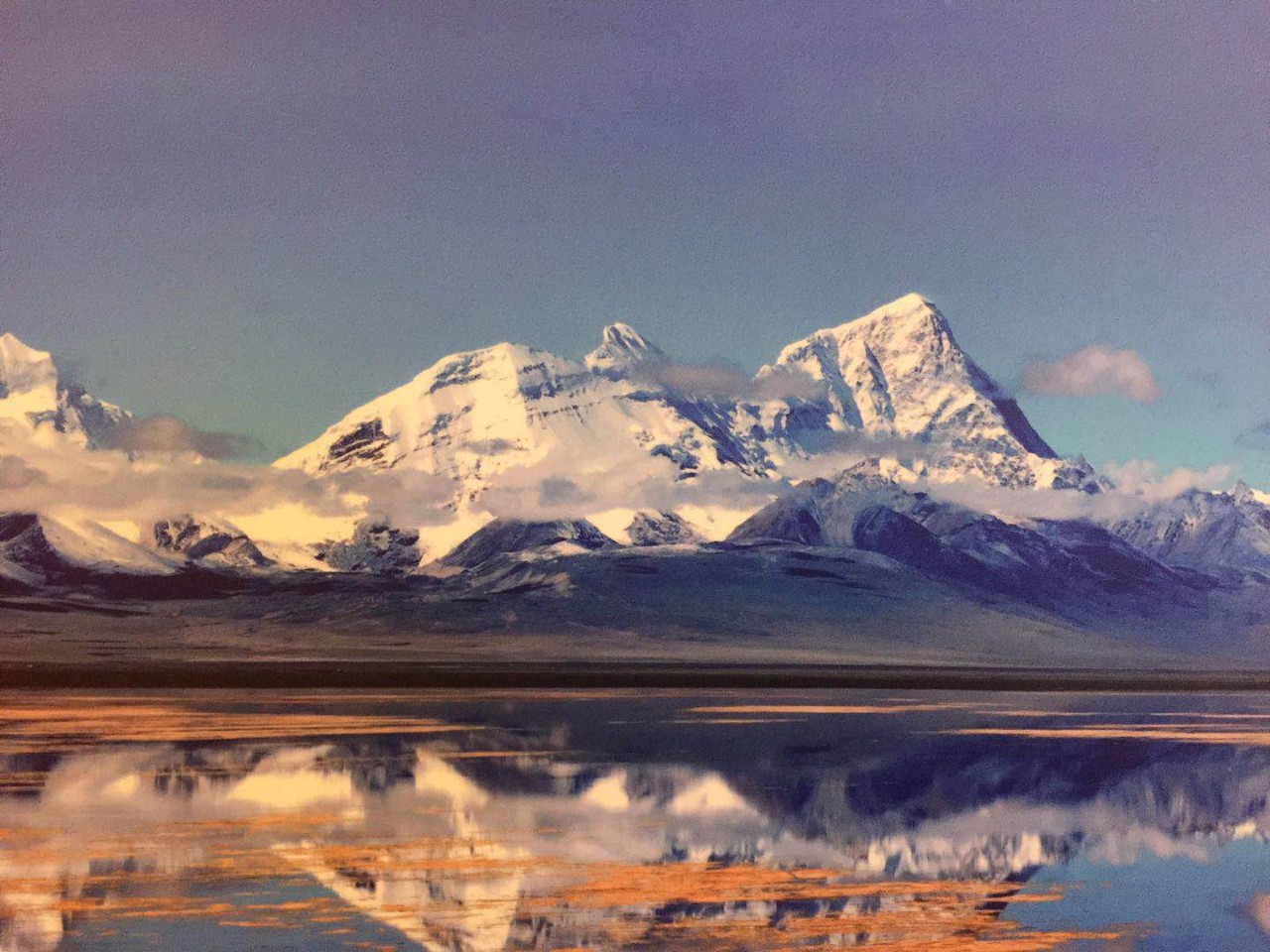 卓木拉日雪山与多情湖—神山圣湖