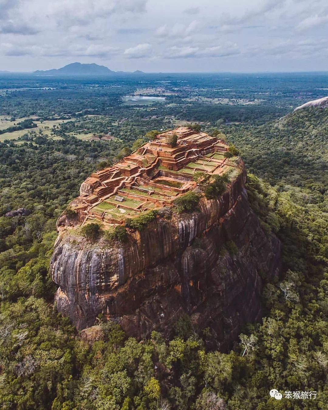 「世界第八大奇迹」的狮子岩(sigiriya lion rock),可以说是斯里兰卡