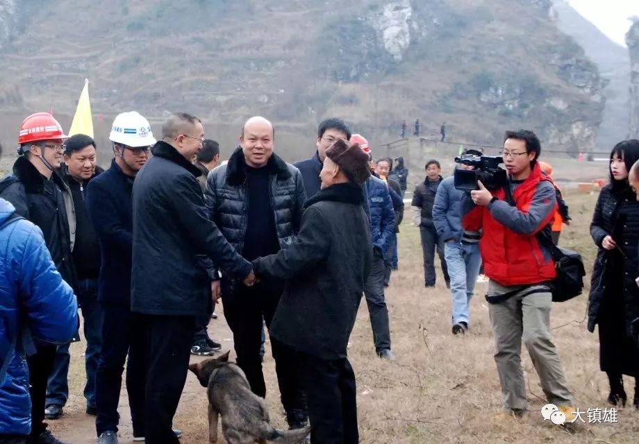 视频以堡新场堰塘三村的幸福大桥开工完整视频