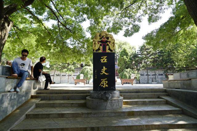 陕西宝鸡岐山县五丈原诸葛亮庙(庙内有武侯衣冠冢)