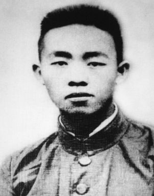 邓恩铭王尽美1925年2月8日,中共一大代表邓恩铭,王尽美借胶济铁路工人