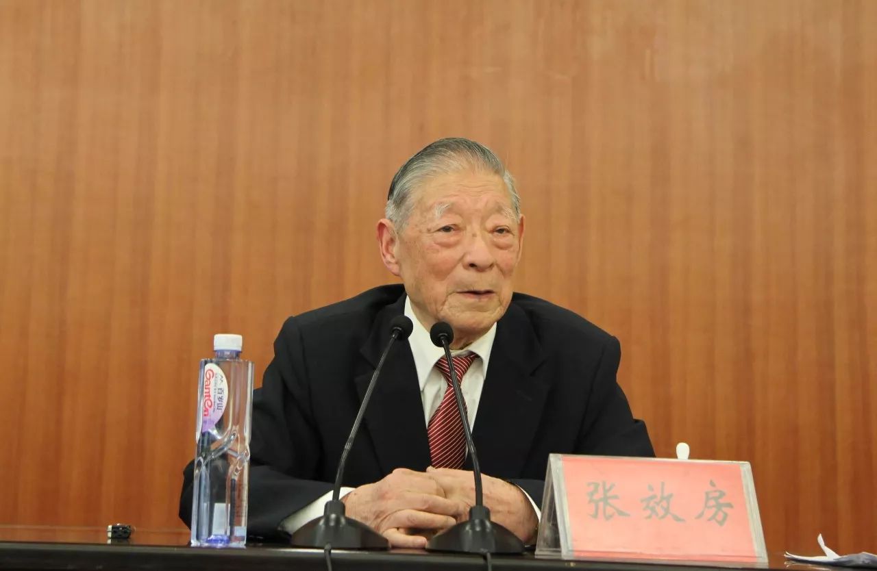 权威,世界眼科基金会中国分会会长张效房教授教授却用亲身经历告诉