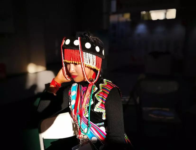 傈僳族文化蓬勃发展 傈僳族文化走出大山 展现在世人面前 傈僳族服饰