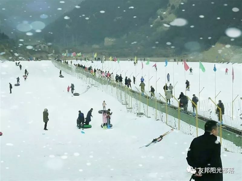 旅游 正文  指定地点集合乘车前往霍州市【七里峪滑雪场】,七里峪滑雪