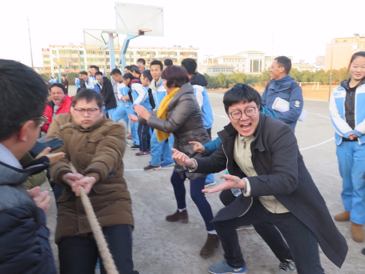 校园活动丨2018年新建二中"元旦杯"教职工拔河比赛