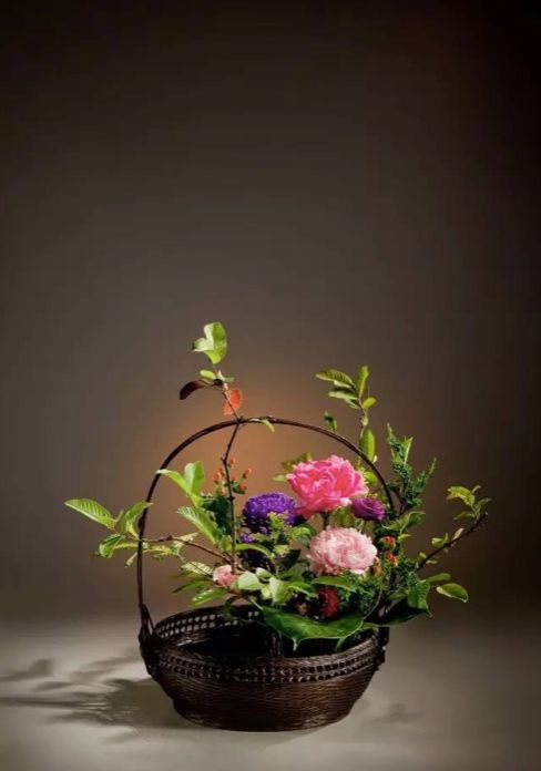 瓶花是中国传统插花中的一种重要表现形式,也是最能体现东方式插花