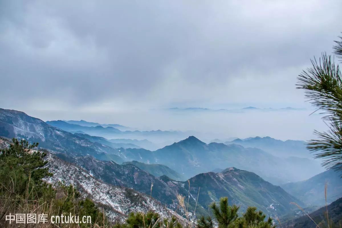 ↘ 甚至当你离开了中国 远在异国他乡之时 你看到山,想到的是金华的山