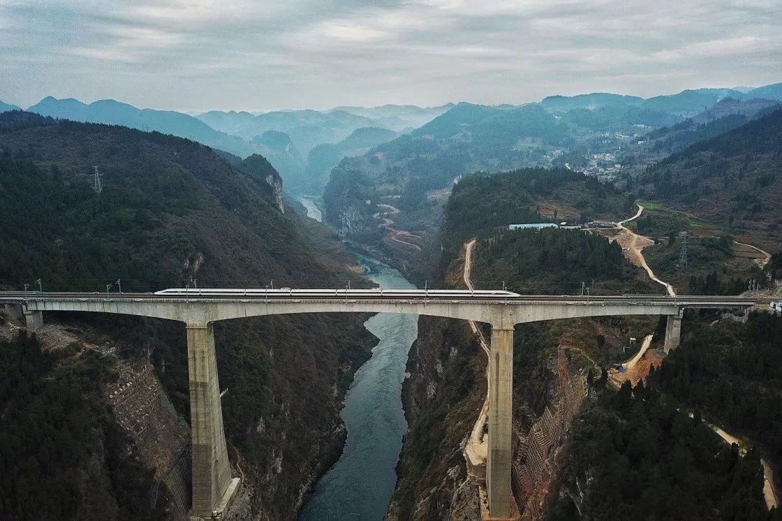 渝贵铁路的建成,将成为西南地区连接西北,华南,华东的"快车道",川渝黔