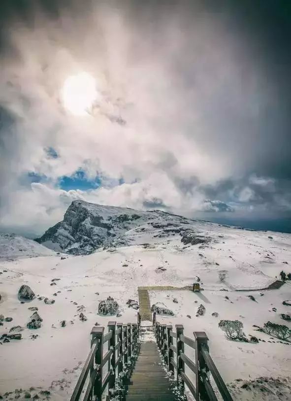 禄劝县城人口_高山别庄 梅里雪山房车营地(2)