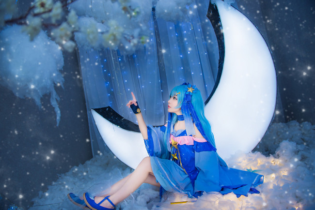 超美公主陛下 初音未来 星与雪的公主 cosplay