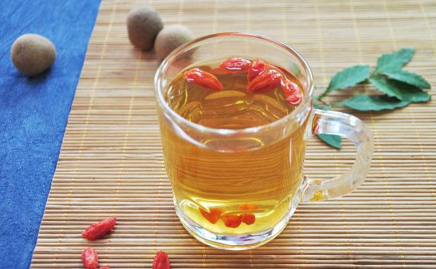 枸杞茶 枸杞茶可以治疗肝肾疾病,肺结核,体质虚寒,便秘,低血压,失眠