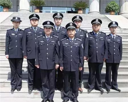 副总警监;2,警监(一级,二级,三级);3,警督(一级,二级,三级);4,警司(一