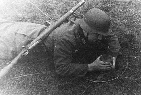 图来源网络 但是聪明的德国工兵们认为,只是死死埋在地下的地雷效率太