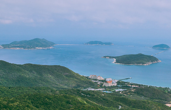 还有桥相连,看地图貌似是西洲,东洲,野猪岛.