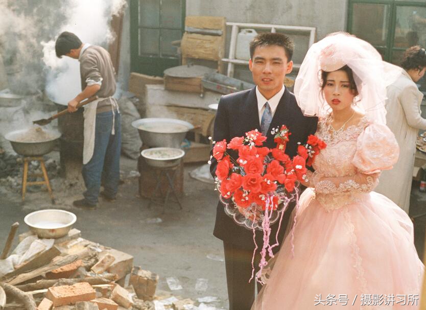 90年代婚礼穿戴—农村穿红色 县城穿粉色 省城穿白色