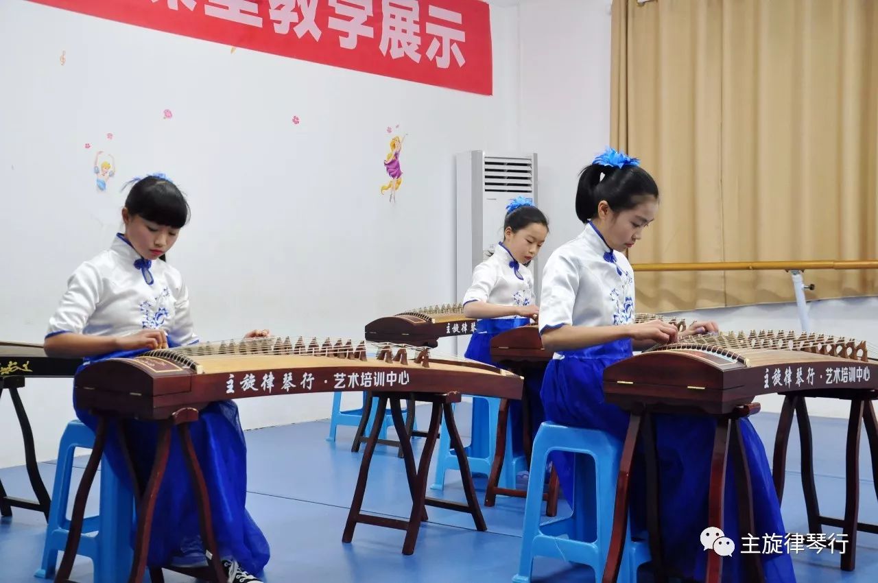 主旋律古筝课组谢璇老师学员汇报演出圆满成功!