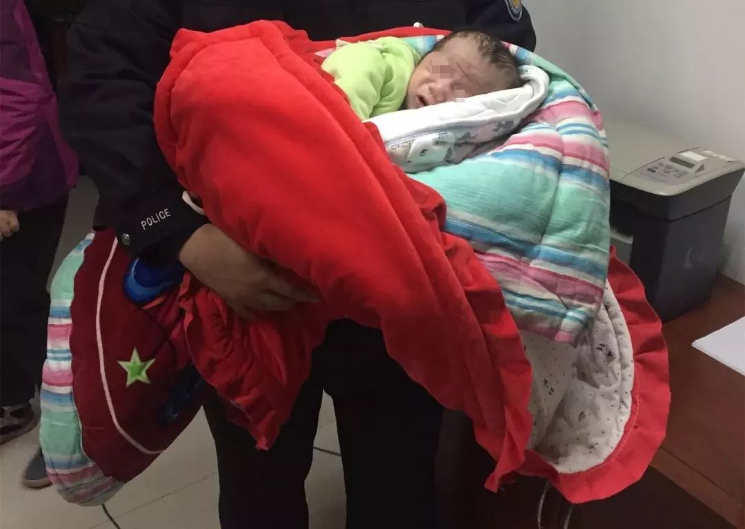 这名出生才十多天的弃婴也是2018年儿童福利院首例弃婴