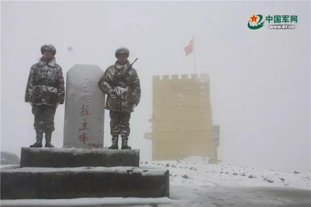 除了"冰花男孩",还有风雪中戍边的中国军人