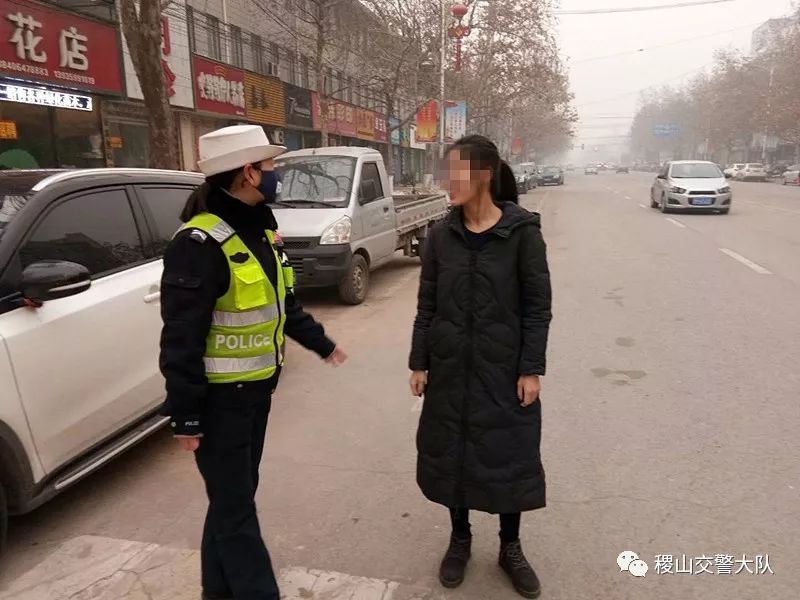 但这一切,丝毫没有阻挡稷山县公安局交警大队执勤民警"保畅纠违"的