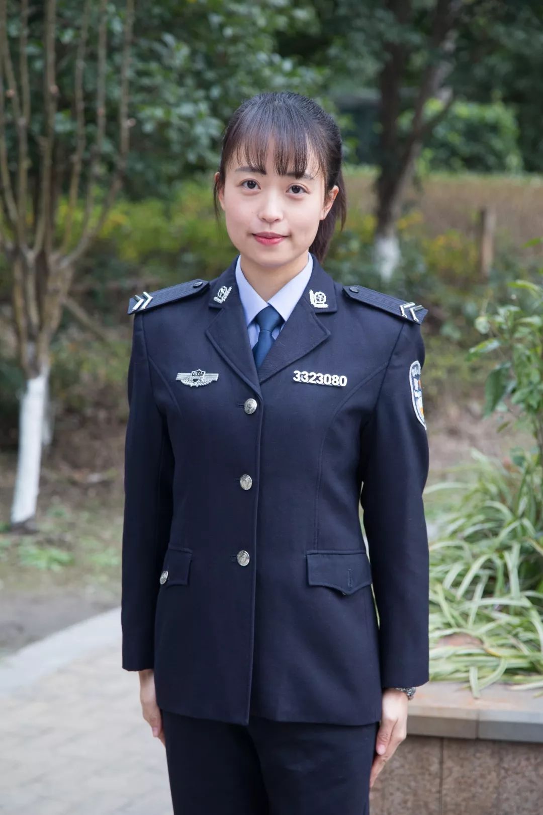 为了不两地分居,公司美女老板硬是考上警察,把警服变成了情侣装!