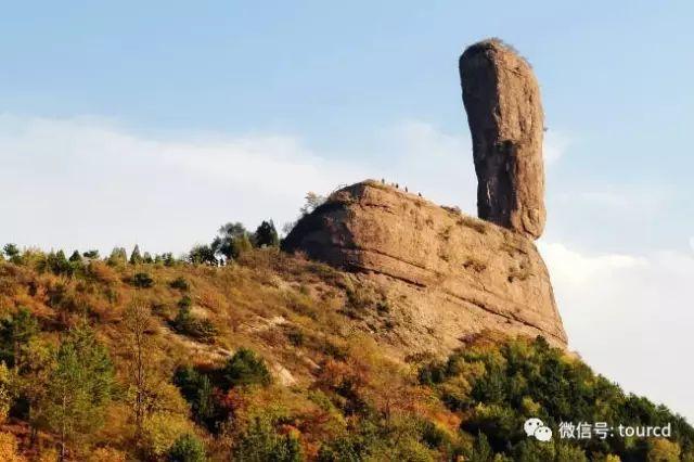 蛤蟆山,罗汉山,双塔山,天桥山,鸡冠山,僧冠山(即僧帽山),元宝山,半壁