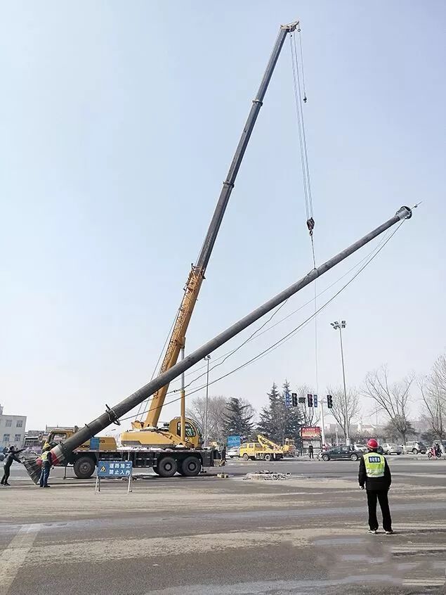 随着太岳街的建成通车,七岔口原有交通状况发生改变,之前安装在灯杆上