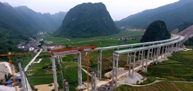 融水至河池(河池段),乐业至百色(天峨段)3条高速公路建设