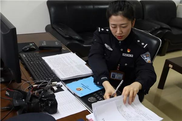 女警薇妹儿