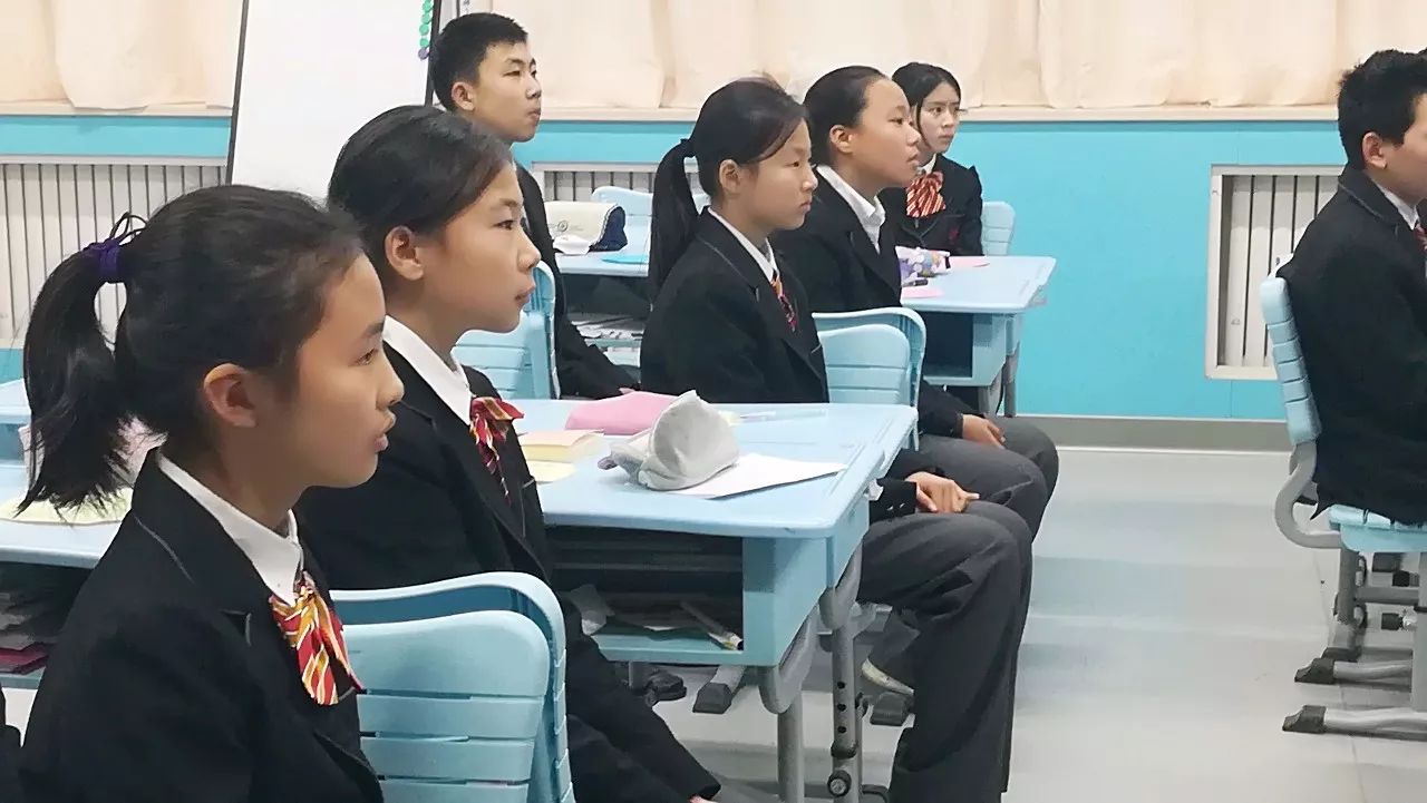 北京中学东坝南校区初一年级召开主题班会
