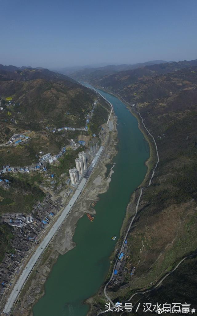 2016年航拍白河县城河街,东-西向.来源今日头条真实探索