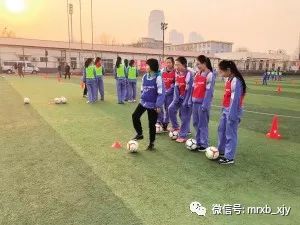 女孩足球节在第八十学,河东区东兴小学举行