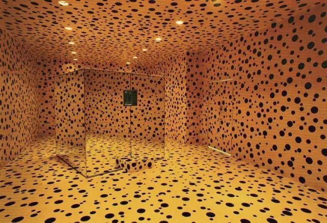 无限镜屋——艺术家 草间弥生 yayoi kusama