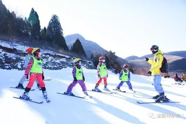 2018国际新年滑雪营和花滑冰球营即将开营十博体育(图6)