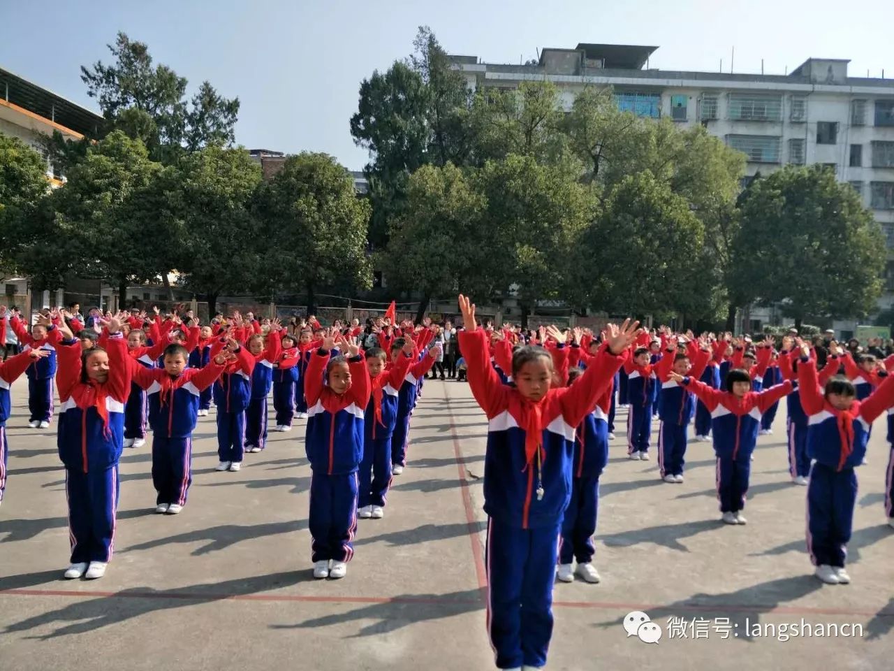 七彩阳光,七彩生活-新宁县解放小学广播体操比赛展风采【组图】