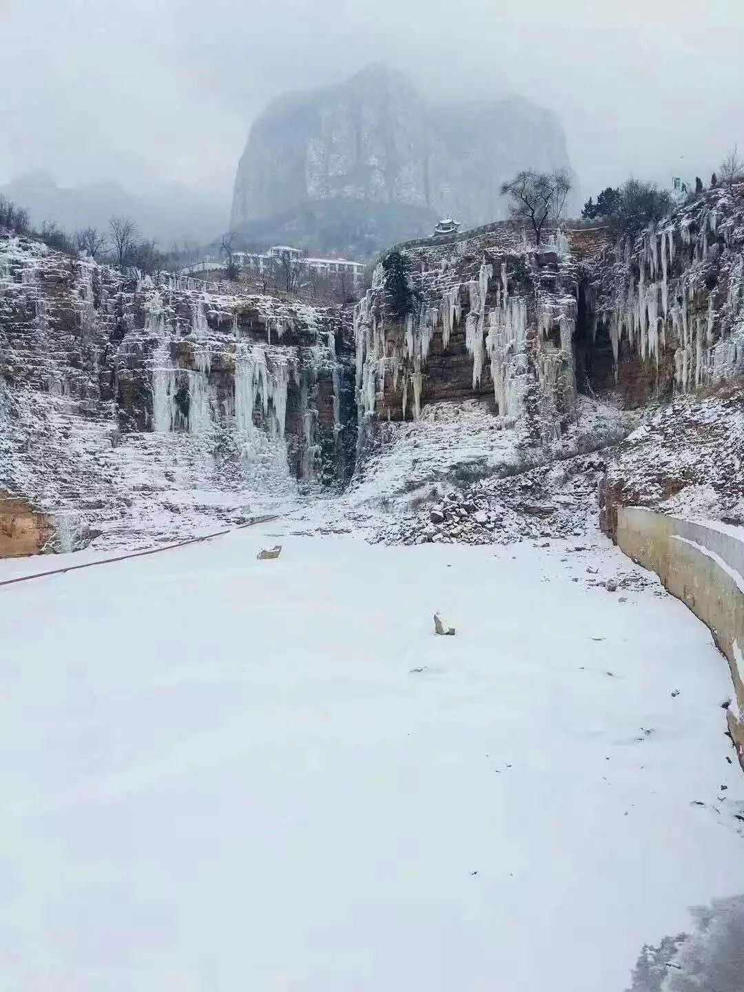 行程公告67滑雪看冰瀑赏冰灯冬季浪漫相约尽情享受冰雪的激情