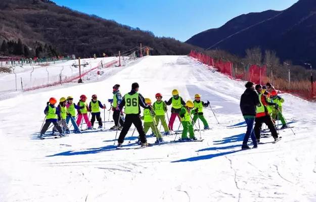 2018国际新年滑雪营和花滑冰球营即将开营十博体育(图7)