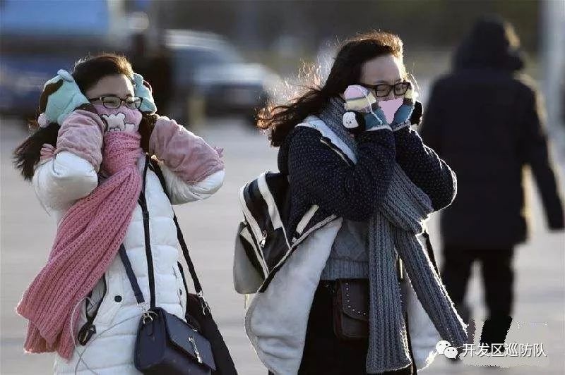 寒风中"巡防哥"服务群众暖人心