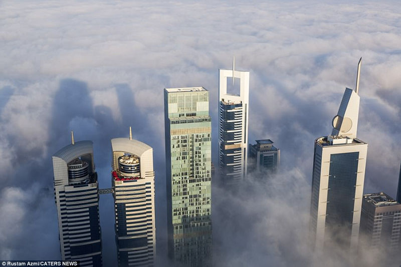 浓雾中的摩天大楼 令人窒息的迪拜美景