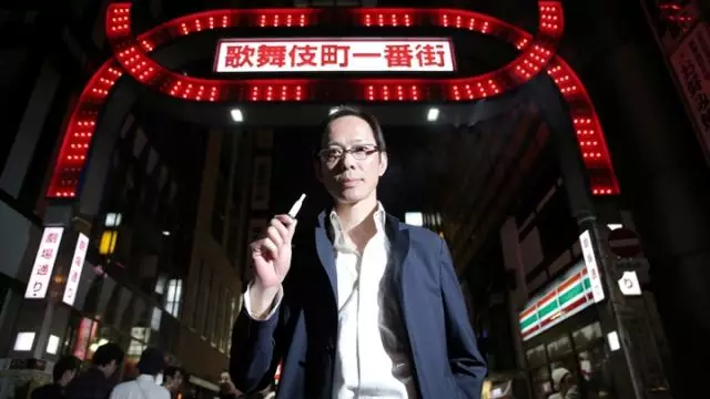 尔冬升的电影《新宿事件》找他当编剧,片中主演成龙的原型就是他