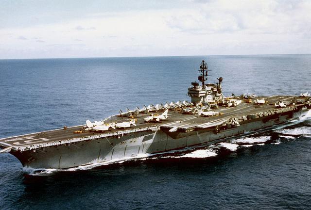 珊瑚海号航空母舰 1971年11月6日,300多名珊瑚海号航空母舰的水兵参加