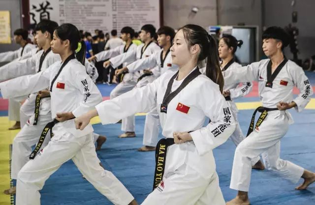 跆拳道女神带你"大吉大利,今晚吃鸡!"!