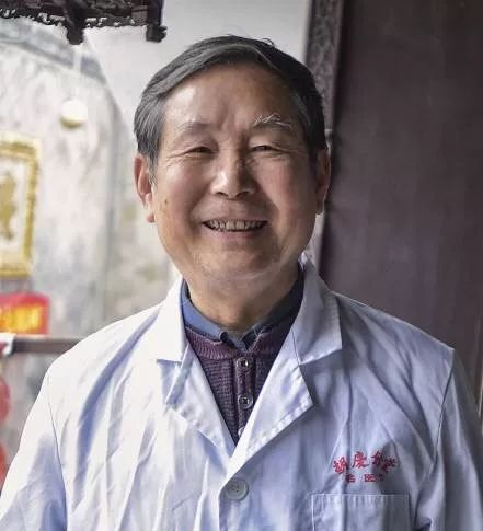 胡庆余堂名医馆的董襄国教授,做过百来场健康讲座,73岁的他,行动利落
