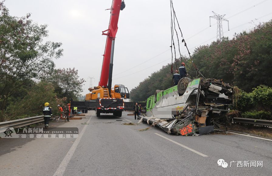 当天1时36分,百色市消防支队指挥中心接到该交通事故报警,事发地过果