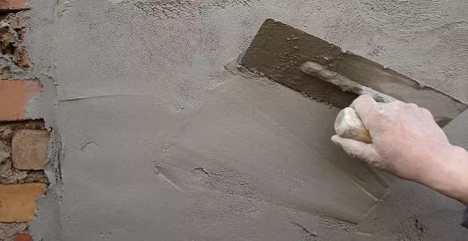 家里的墙角需要抹水泥 怎么办 在动手强人面前 他们会拿起抹泥刀 直接
