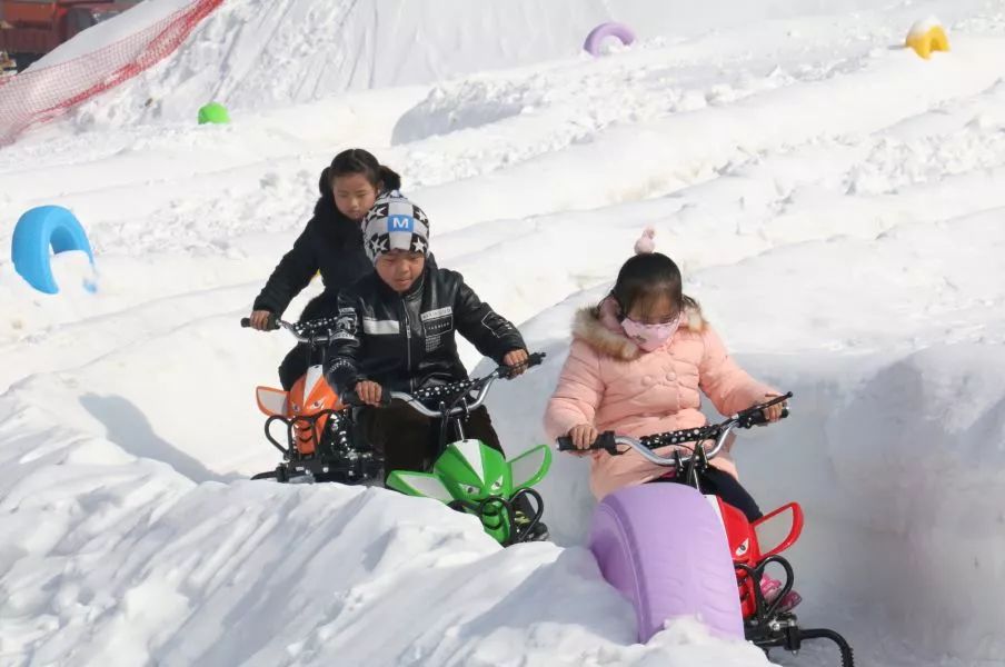 旅游 正文 鳌山滑雪场位于陕西省宝鸡市太白县秦岭第二主峰鳌山北麓