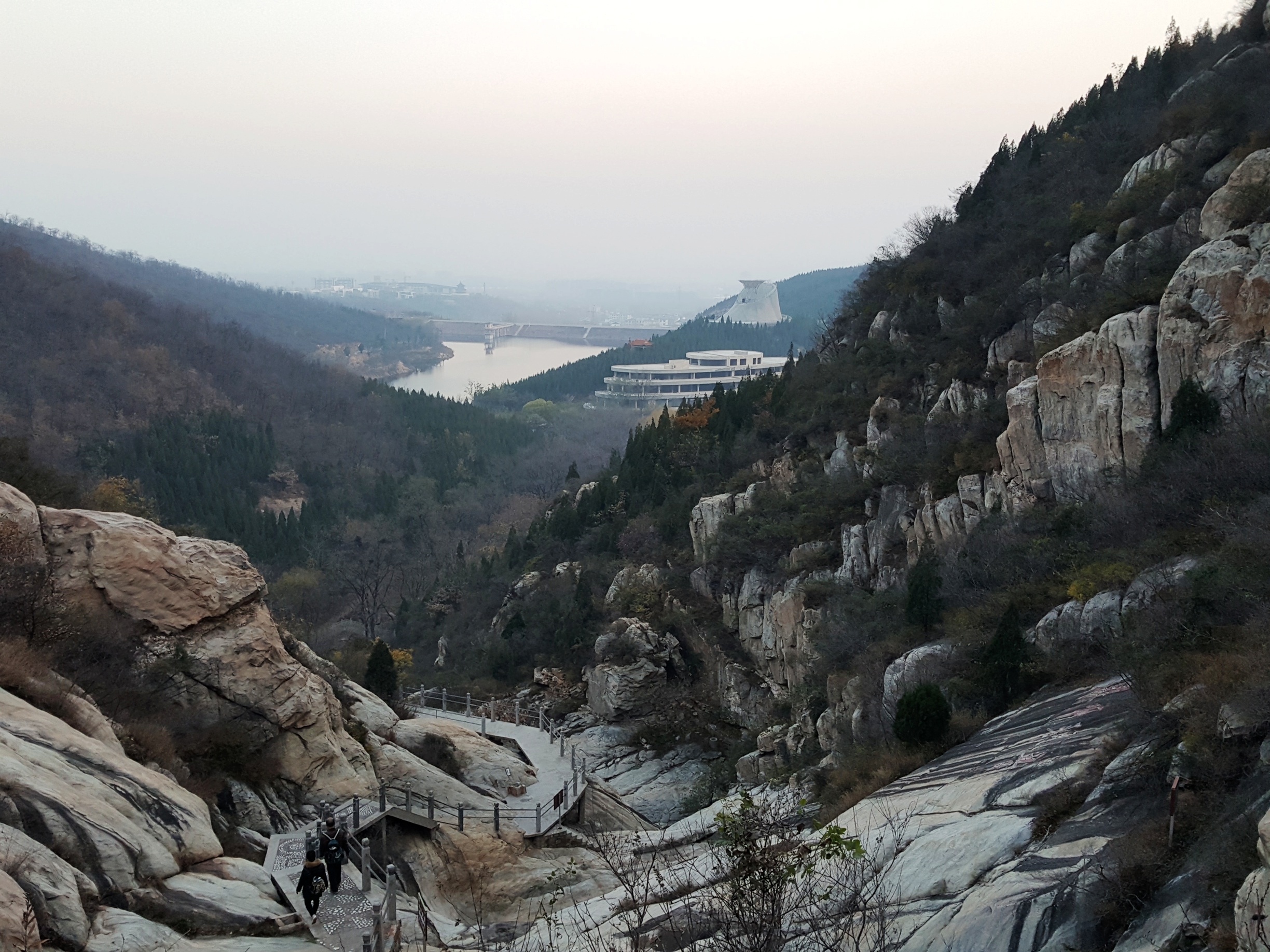 嵩山黄盖峰,鹰愁崖,卢崖瀑布穿越记实