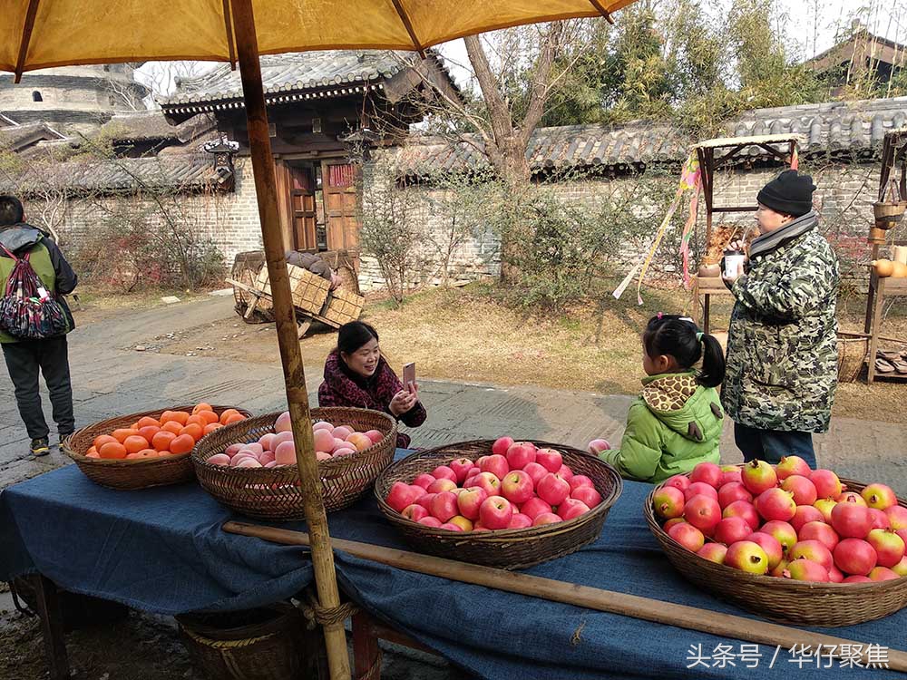 剧组拍戏道具逼真草鞋砍刀洗骨水古代集市场景大剧透