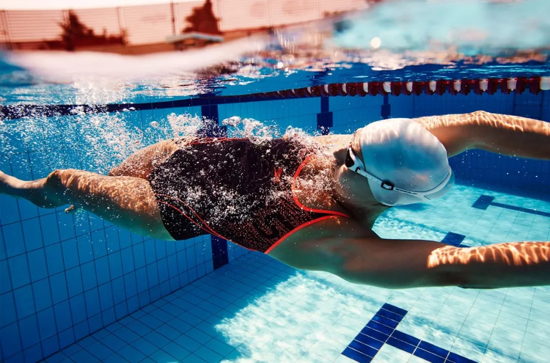 自由泳提高的6个诀窍 最好的自由泳教学视频_自由泳转髋发力技巧
