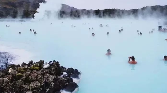 青海 青海的贵德县地处黄河谷地 有一处很著名的温泉胜地 即贵德温泉