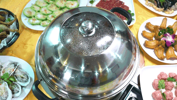 蒸汽火锅就是以蒸汽加热的方式